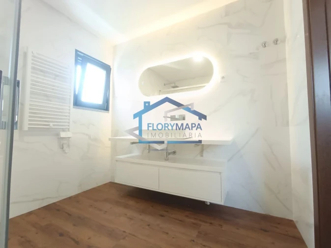 Moradia T4 para Venda em São Domingos de Rana Foto 32