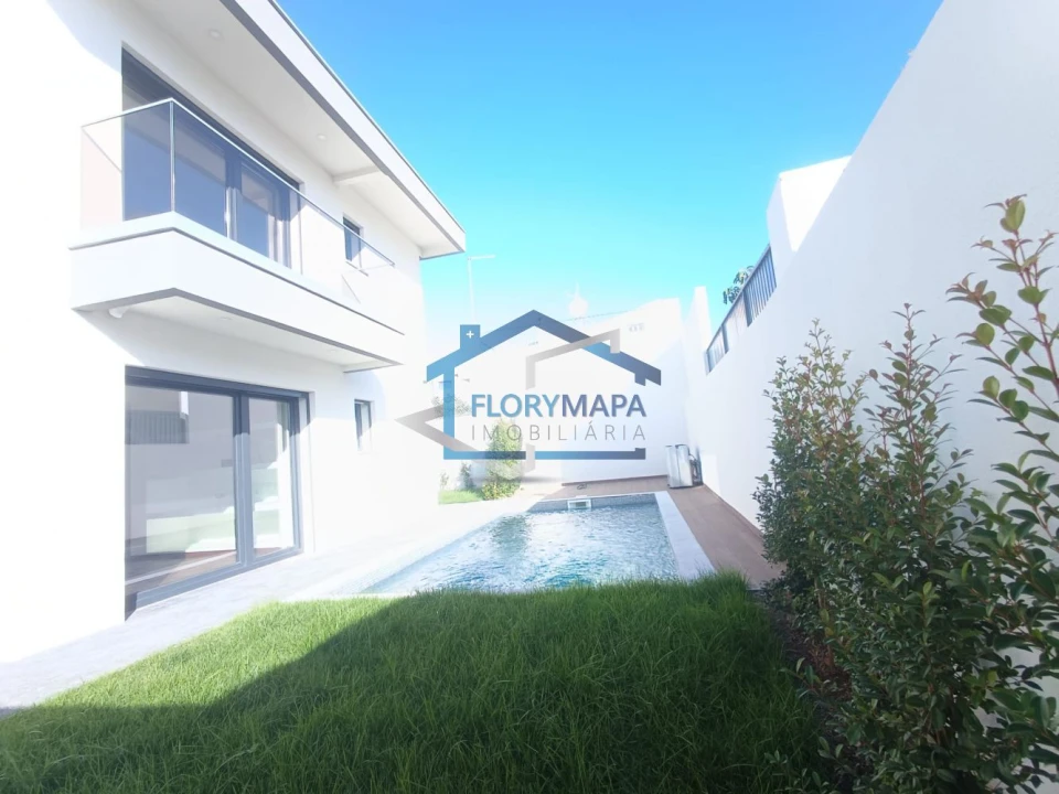 Moradia T4 para Venda em São Domingos de Rana Foto 8