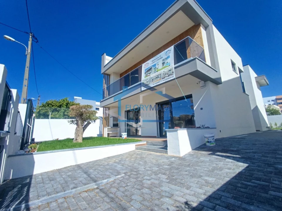 Moradia T4 para Venda em São Domingos de Rana Foto 20