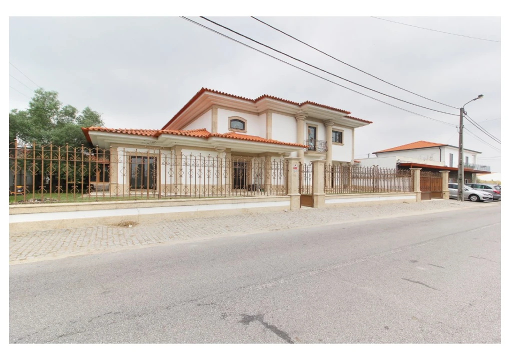 Moradia T6 para Venda em Sobrosa Foto 1