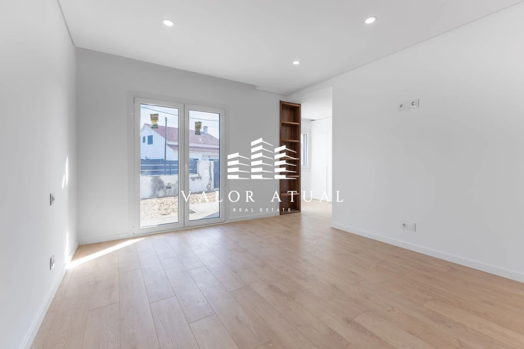 Moradia T4 para Venda em Fernao Ferro Foto 9