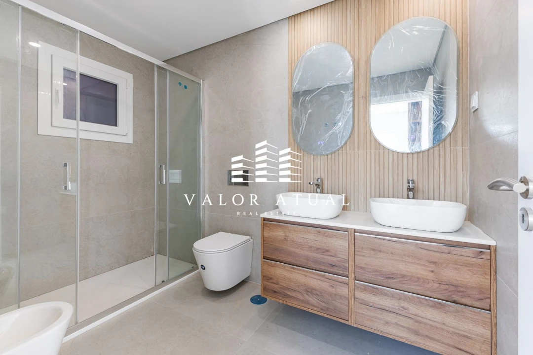 Moradia T4 para Venda em Fernao Ferro Foto 10