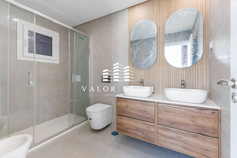 Moradia T4 para Venda em Fernao Ferro Foto 10