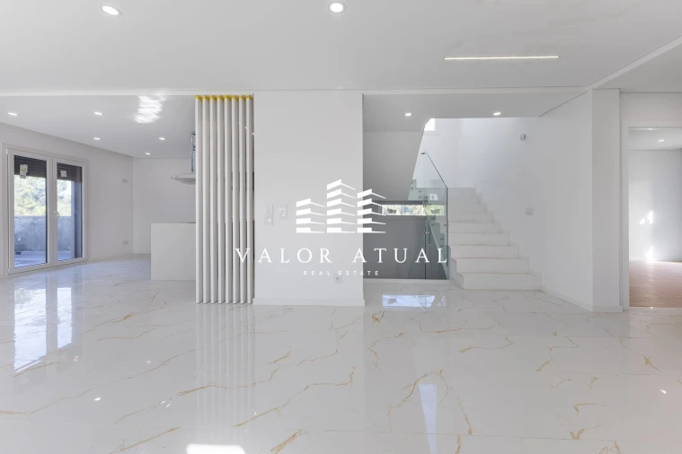 Moradia T4 para Venda em Fernao Ferro Foto 5