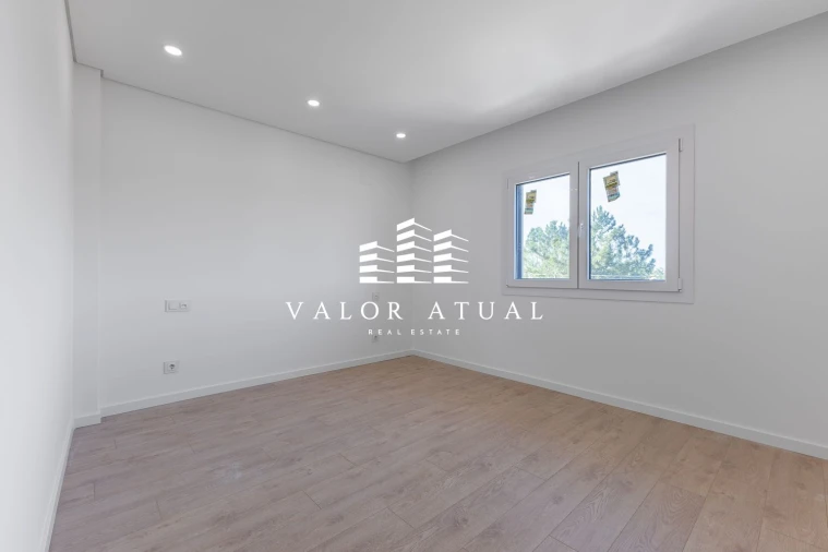 Moradia T4 para Venda em Fernao Ferro Foto 18