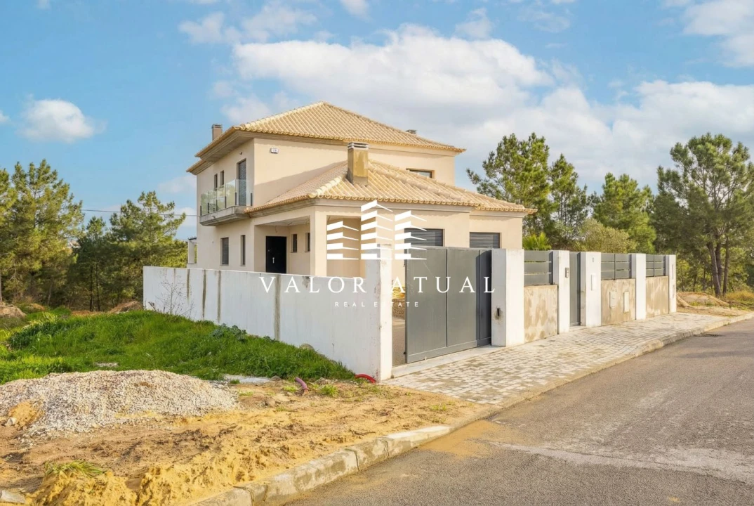 Moradia T4 para Venda em Fernao Ferro Foto 1