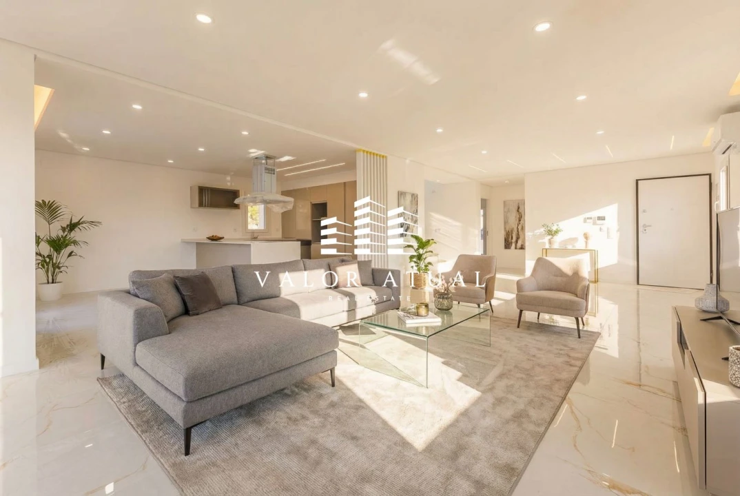 Moradia T4 para Venda em Fernao Ferro Foto 4