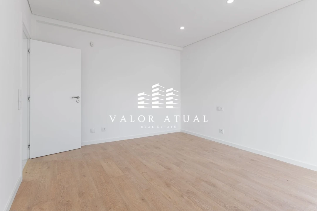 Moradia T4 para Venda em Fernao Ferro Foto 11