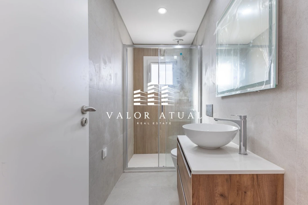 Moradia T4 para Venda em Fernao Ferro Foto 17