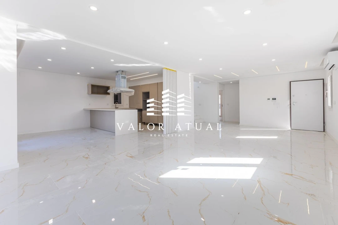 Moradia T4 para Venda em Fernao Ferro Foto 3