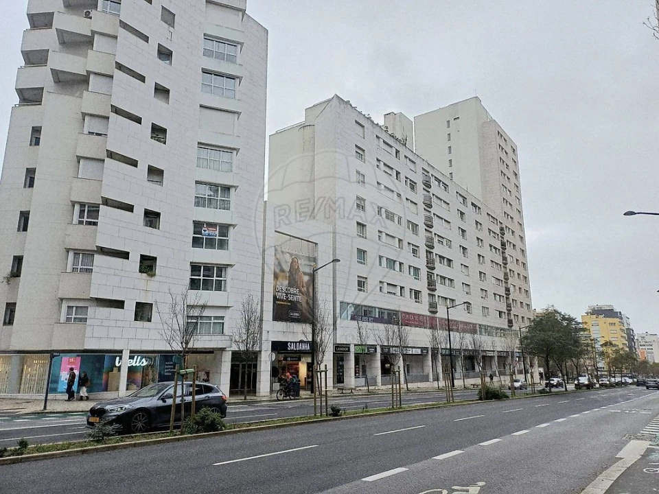 Garagem para Arrendamento em Arroios Foto 4