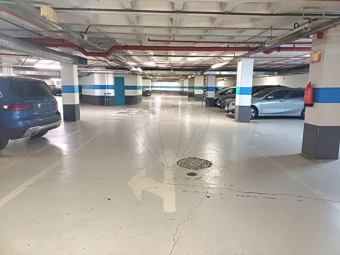 Garagem para Arrendamento em Arroios Foto 2