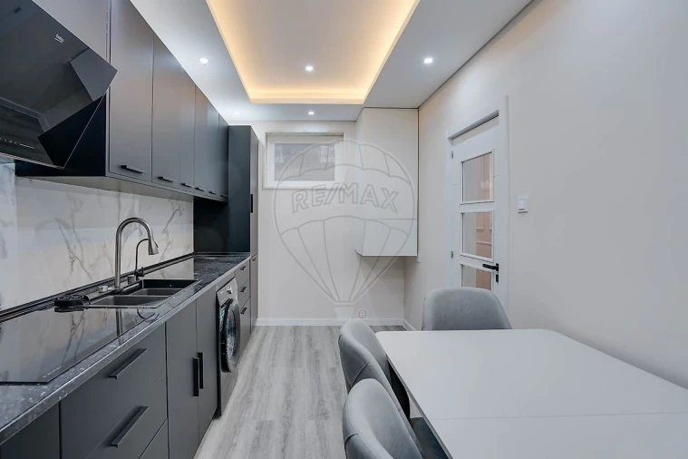 Apartamento T2 para Venda em Arroios Foto 11