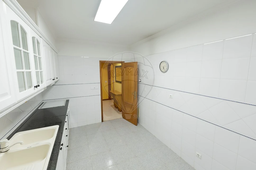 Apartamento T2 para Venda em Alcabideche Foto 2