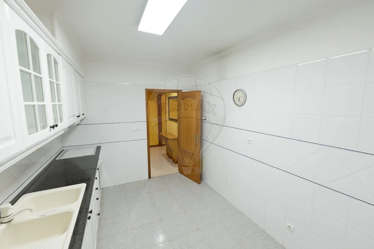 Apartamento T2 para Venda em Alcabideche Foto 2