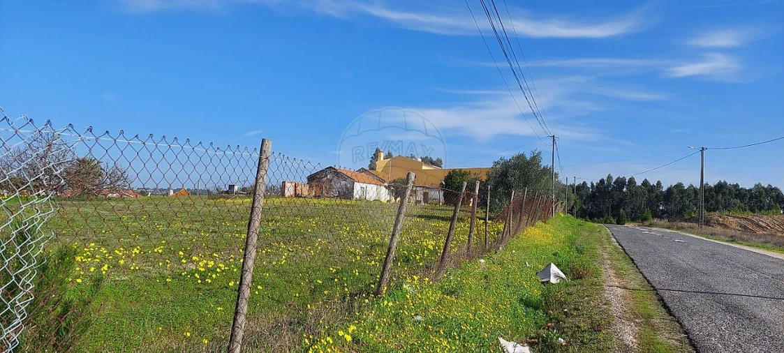 Moradia T3 para Venda em Aveiras de Cima Foto 17