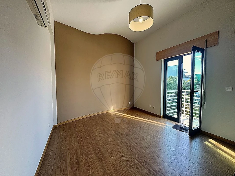 Moradia T4 para Arrendamento em Quinta do Anjo Foto 17