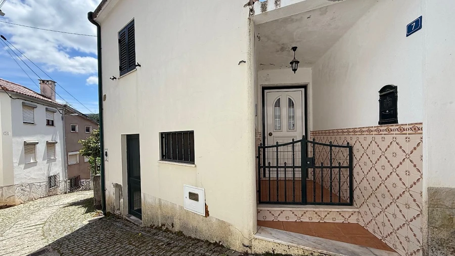 Moradia T3 para Venda em Cadafaz e Colmeal Foto 1