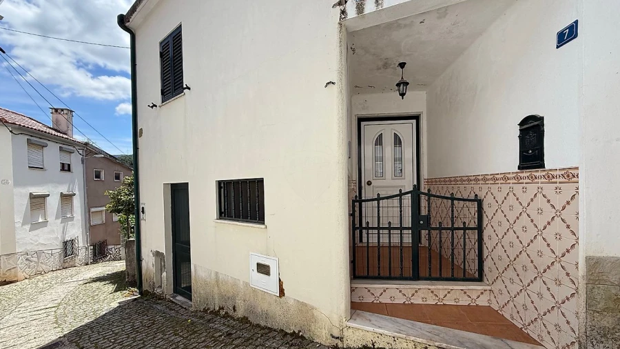 Moradia T3 para Venda em Cadafaz e Colmeal