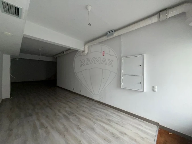 Loja para Venda em Rio de Mouro Foto 3