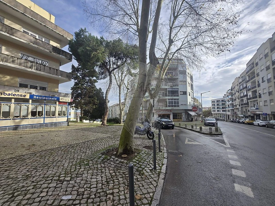 Loja para Venda em Almada, Cova da Piedade, Pragal e Cacilhas Foto 7