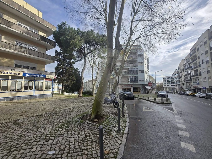 Loja para Venda em Almada, Cova da Piedade, Pragal e Cacilhas Foto 7