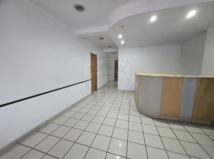 Loja para Venda em Almada, Cova da Piedade, Pragal e Cacilhas Foto 4