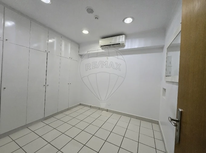 Loja para Venda em Almada, Cova da Piedade, Pragal e Cacilhas Foto 1