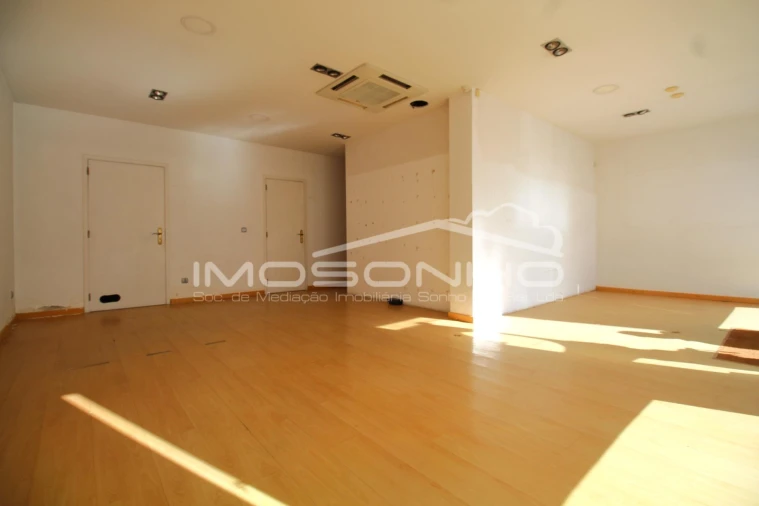 Prédio para Venda em Marinha Grande Foto 8