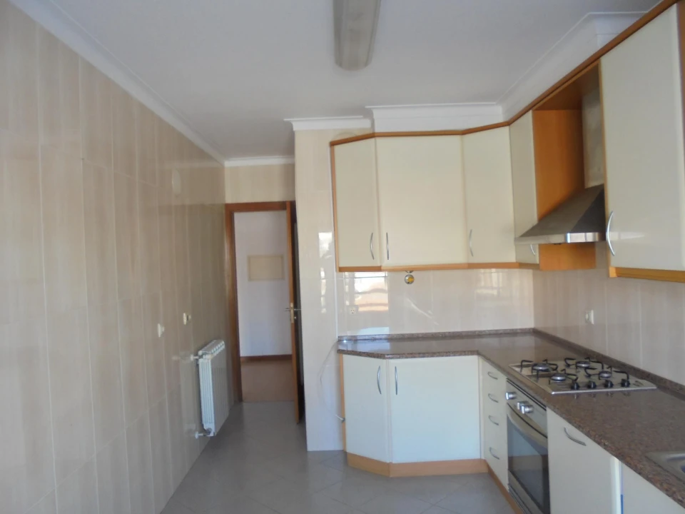 Apartamento T2 para Venda em Agualva e Mira-Sintra Foto 11