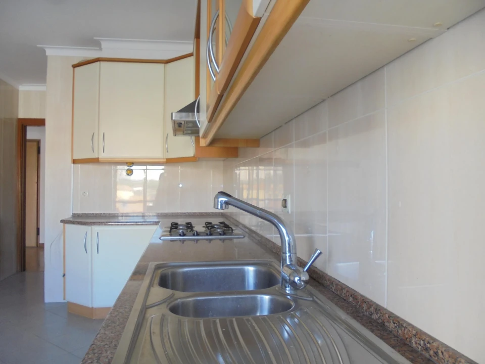 Apartamento T2 para Venda em Agualva e Mira-Sintra Foto 14
