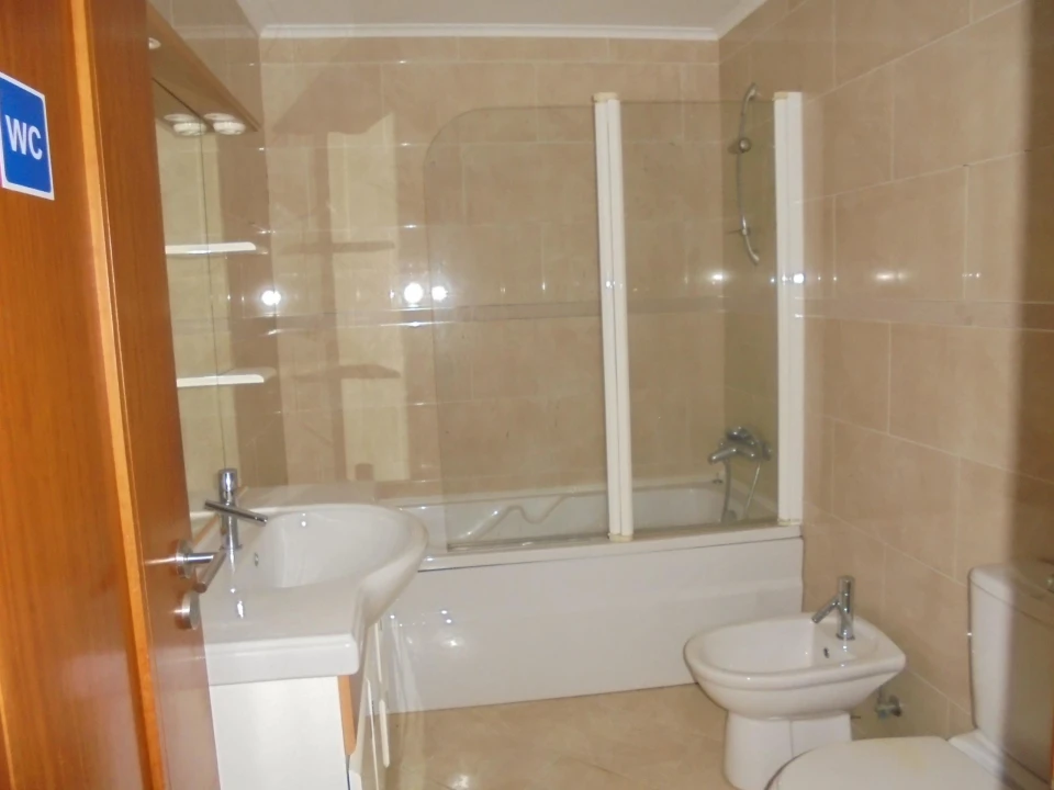 Apartamento T2 para Venda em Agualva e Mira-Sintra Foto 17