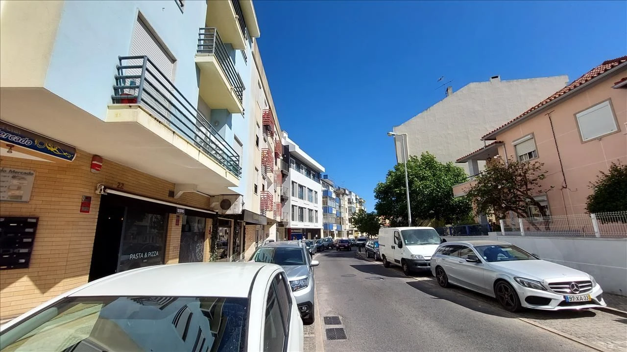Apartamento T2 para Venda em Agualva e Mira-Sintra Foto 22