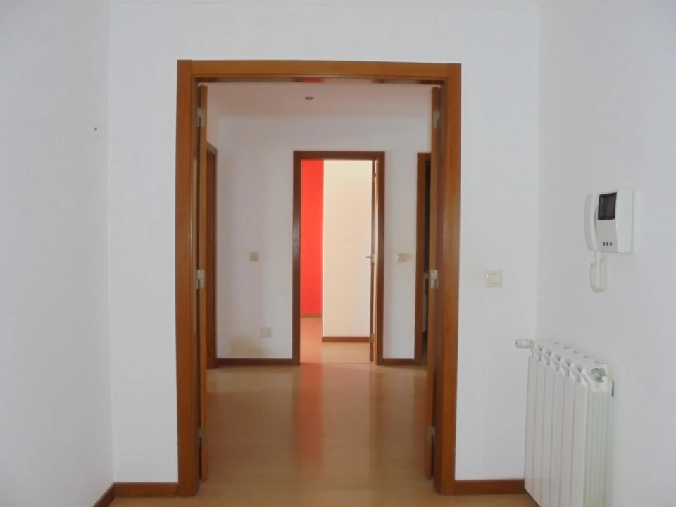 Apartamento T2 para Venda em Agualva e Mira-Sintra Foto 4