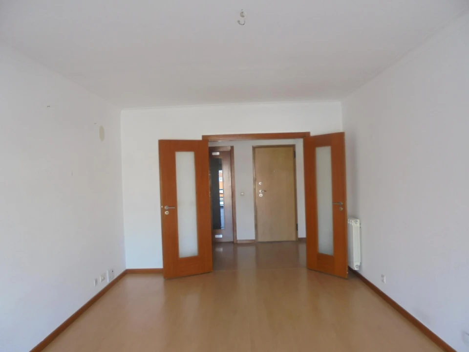 Apartamento T2 para Venda em Agualva e Mira-Sintra Foto 5