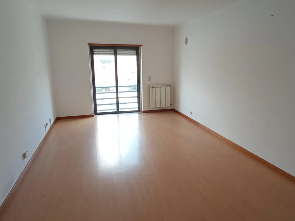 Apartamento T2 para Venda em Agualva e Mira-Sintra Foto 6