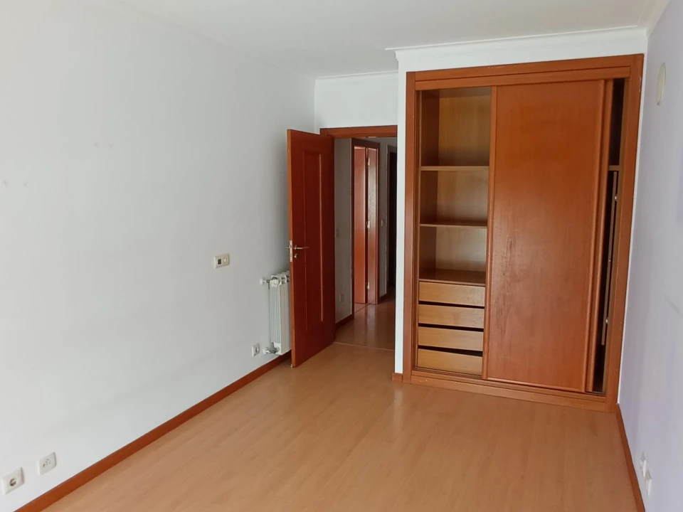 Apartamento T2 para Venda em Agualva e Mira-Sintra Foto 9