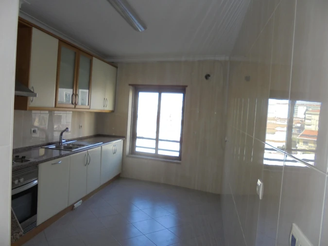 Apartamento T2 para Venda em Agualva e Mira-Sintra Foto 12
