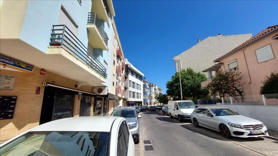 Apartamento T2 para Venda em Agualva e Mira-Sintra Foto 22