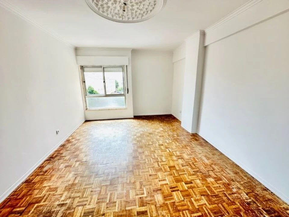 Apartamento T2 para Venda em Agualva e Mira-Sintra Foto 12