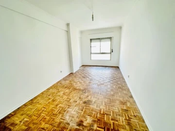 Apartamento T2 para Venda em Agualva e Mira-Sintra