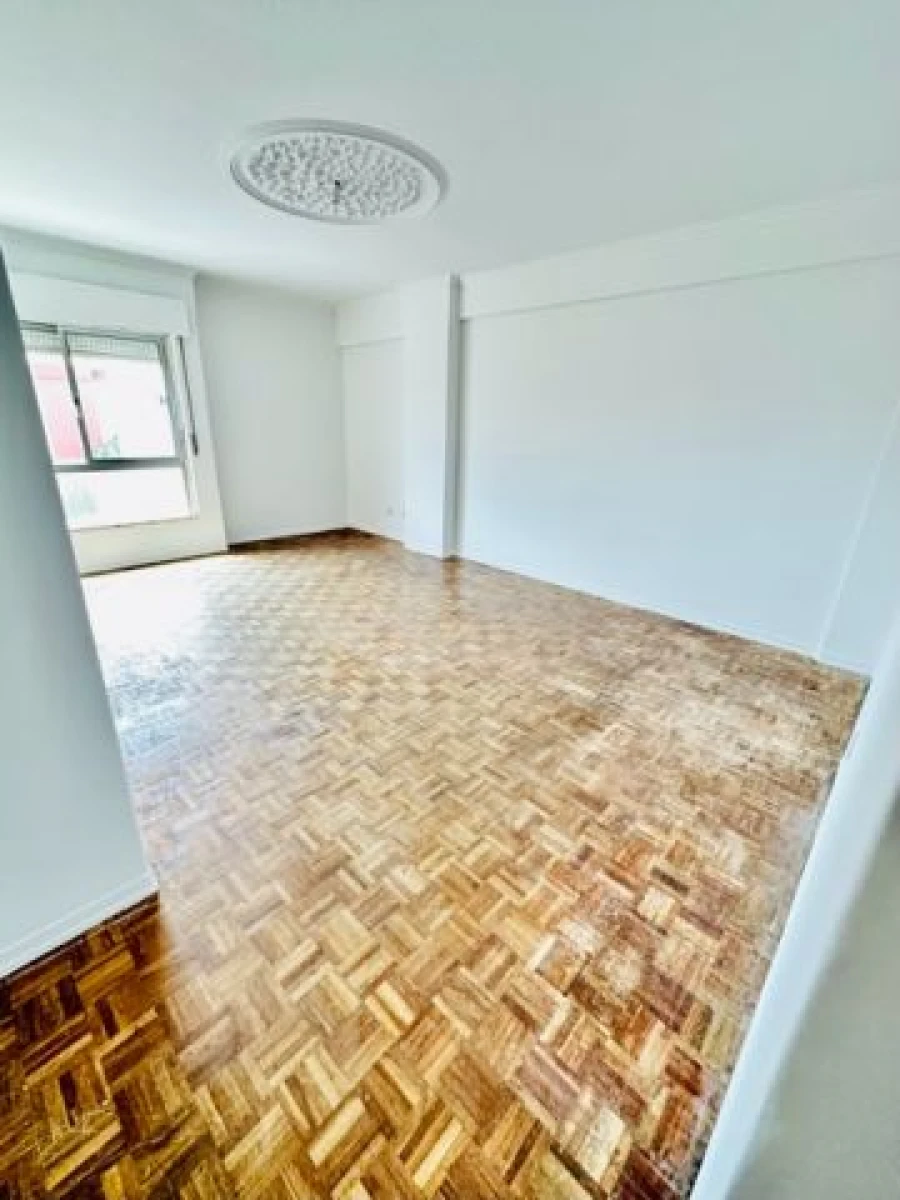 Apartamento T2 para Venda em Agualva e Mira-Sintra Foto 6