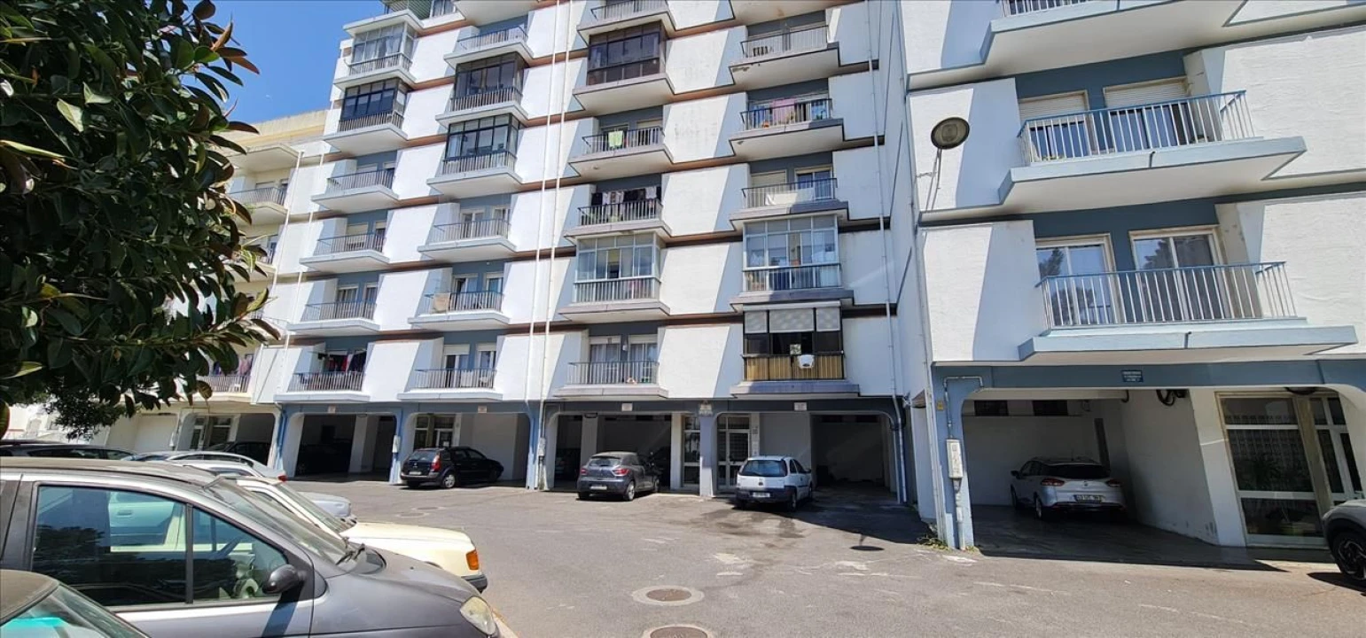 Apartamento T3 para Venda em Rio de Mouro Foto 1