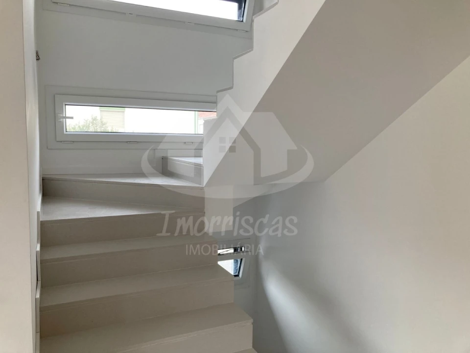 Moradia T4 para Venda em Santa Iria de Azoia, São João da Talha e Bobadela Foto 22