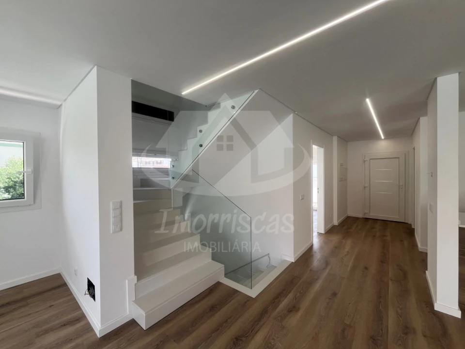 Moradia T4 para Venda em Santa Iria de Azoia, São João da Talha e Bobadela Foto 5