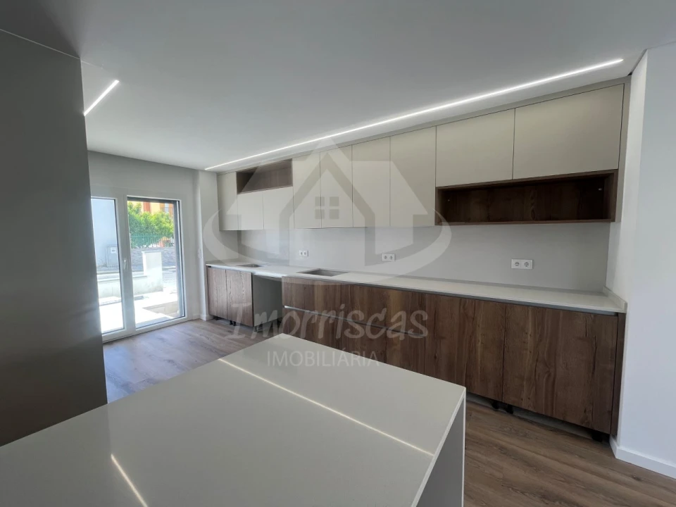 Moradia T4 para Venda em Santa Iria de Azoia, São João da Talha e Bobadela Foto 7