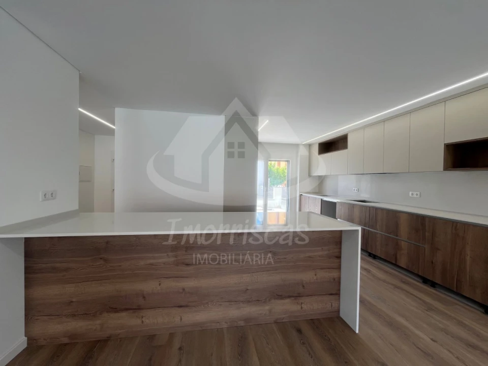 Moradia T4 para Venda em Santa Iria de Azoia, São João da Talha e Bobadela Foto 8
