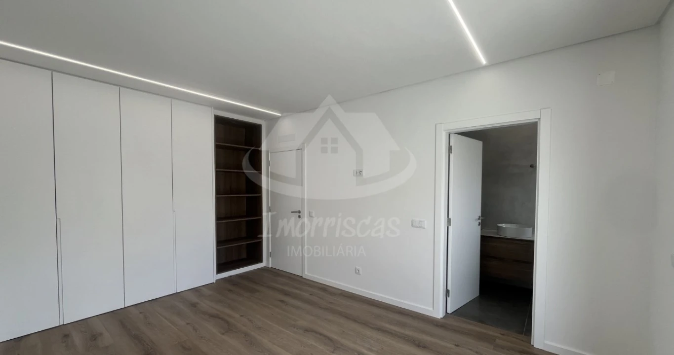 Moradia T4 para Venda em Santa Iria de Azoia, São João da Talha e Bobadela Foto 11