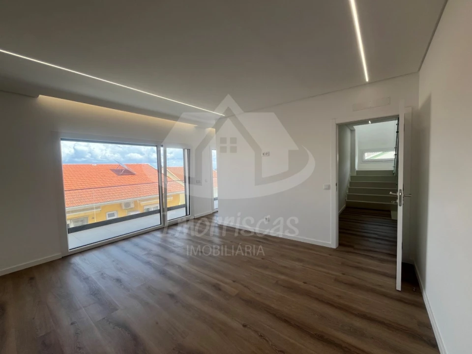 Moradia T4 para Venda em Santa Iria de Azoia, São João da Talha e Bobadela Foto 16