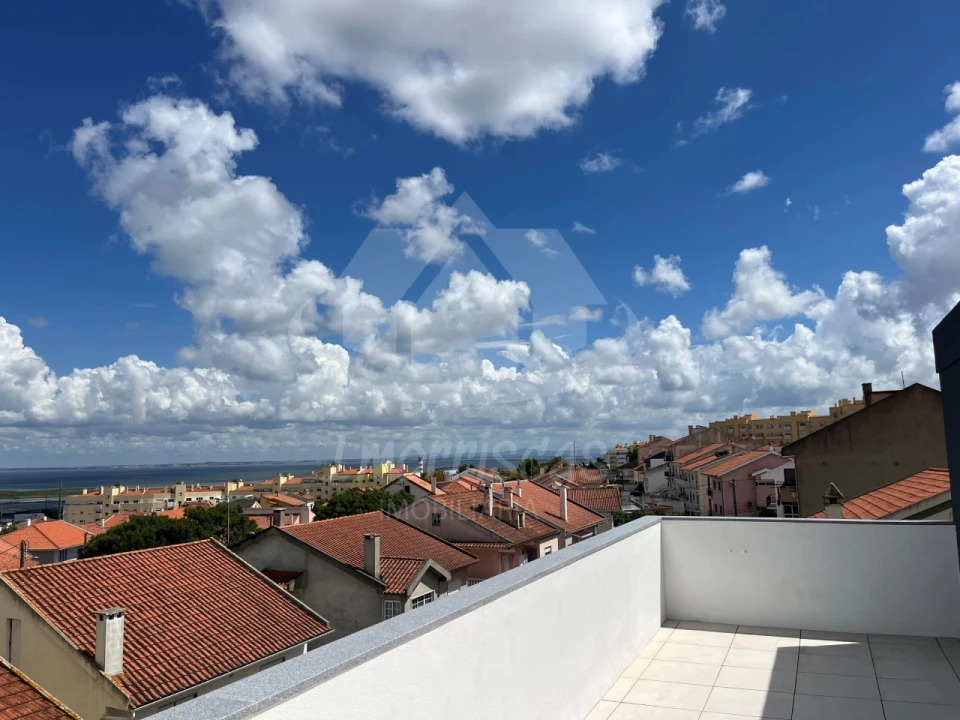 Moradia T4 para Venda em Santa Iria de Azoia, São João da Talha e Bobadela Foto 29